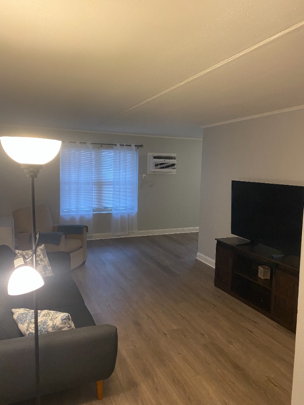 Building Photo - 131 Dutton St