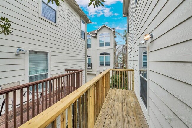 Building Photo - 126 Detering St