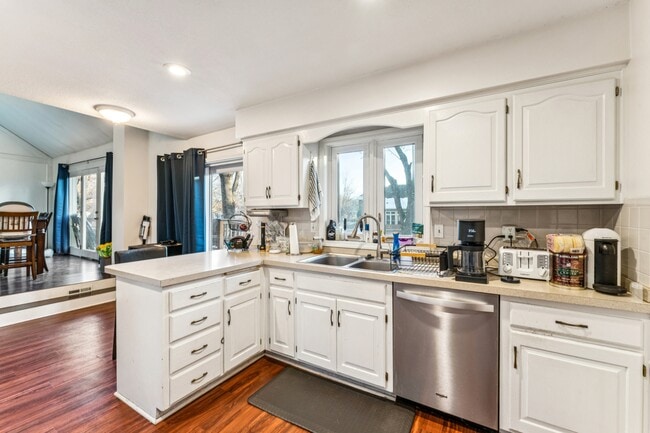 Building Photo - 15523 W 83rd Terrace