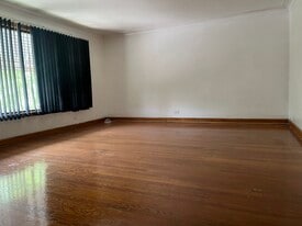 Building Photo - 7159 S Sacramento Ave