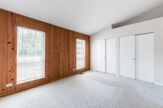 Building Photo - 1217 Cranbrook Dr