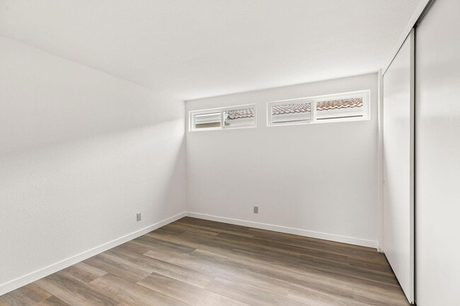Building Photo - 2957 Seaview Ave