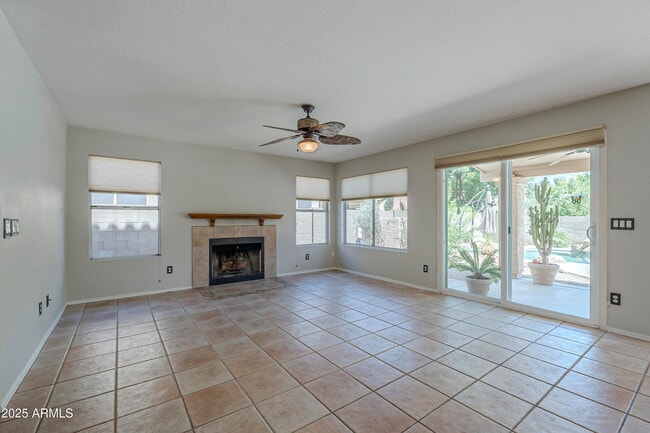 Building Photo - 2340 W Myrtle Dr