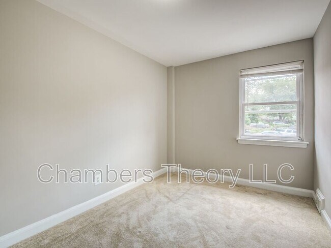 Building Photo - 1417 Downing St NE