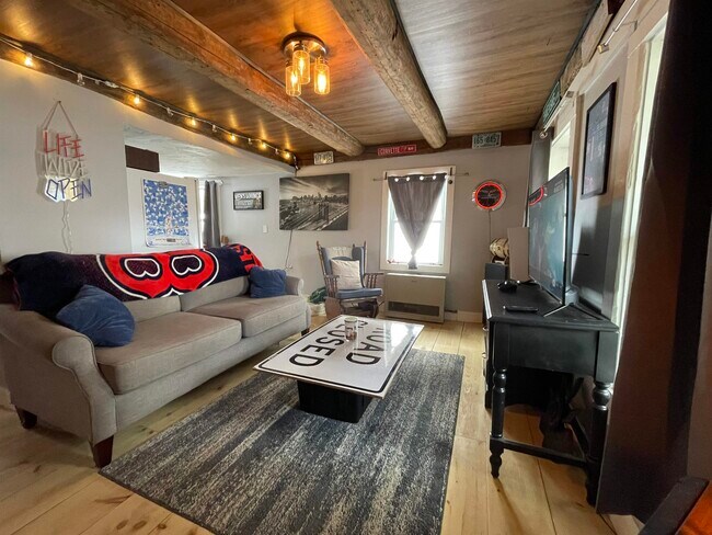 Building Photo - 173 Main St