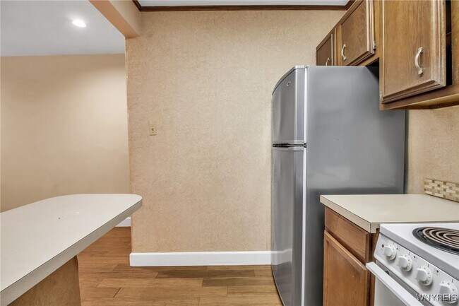 Building Photo - 530 Linwood Ave