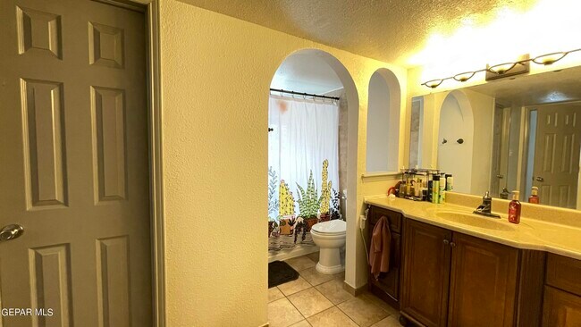 Building Photo - 10721 Pleasant Hills Dr