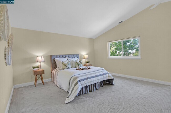Building Photo - 706 Endsleigh Ct