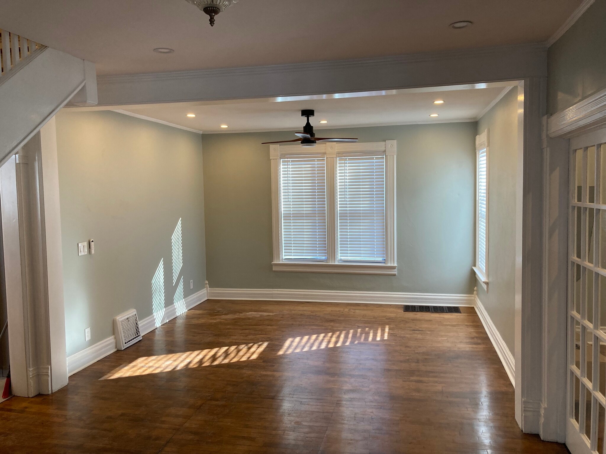 Building Photo - 324 E Commercial St