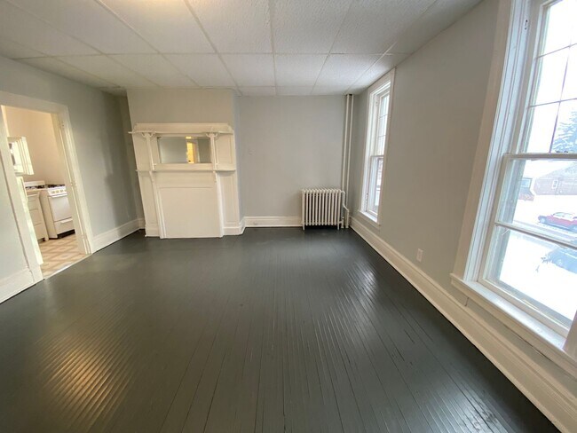 Building Photo - 1513 E Superior St