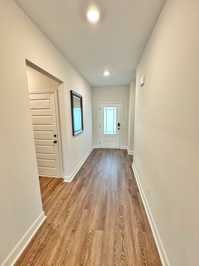 Building Photo - 3017 Dowington Dr