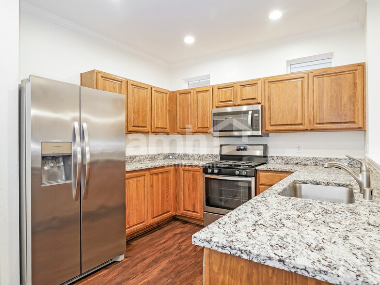 Building Photo - 4300 Edgewater Blvd NE