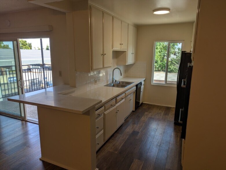 Kitchen with Dishwasher - 1311 Lyndon St