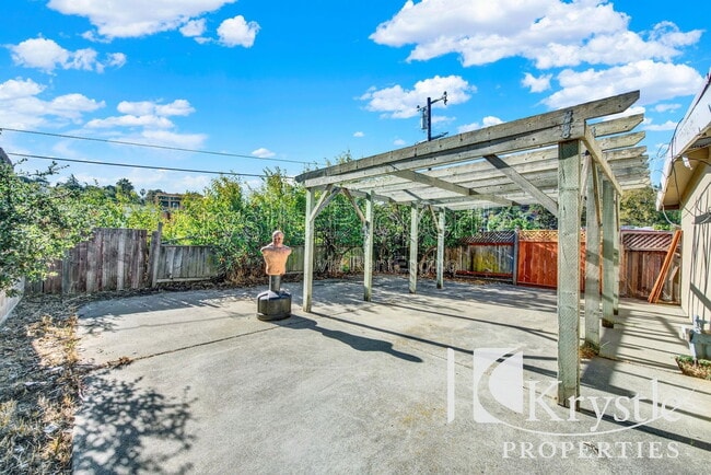 Building Photo - 1114 Coronel Ave