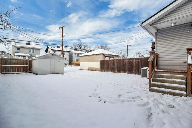 Building Photo - 587 S Ogden Ave