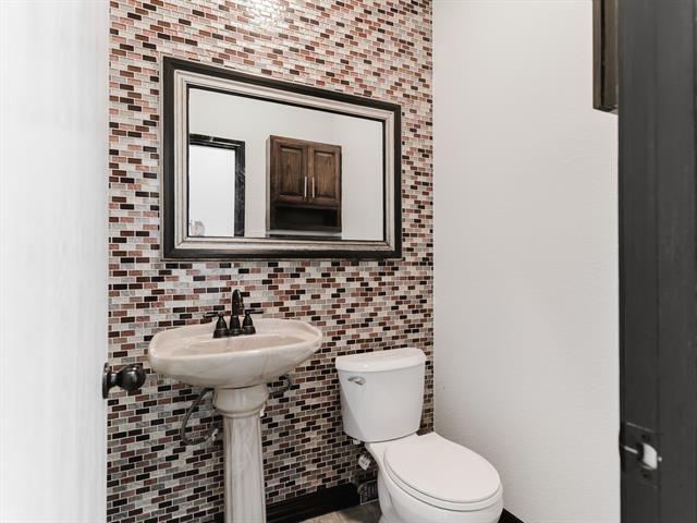 Building Photo - 1733 Elm St