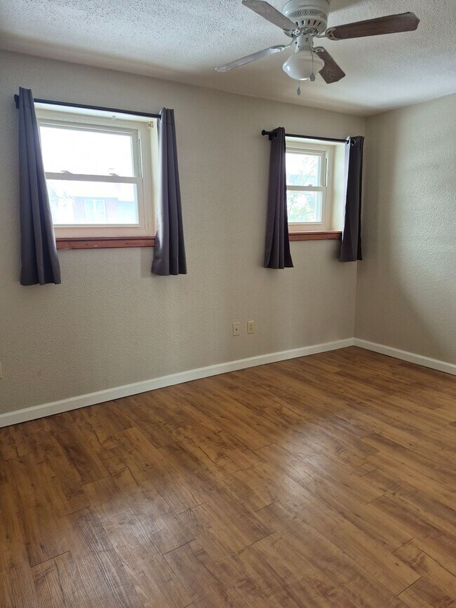 Building Photo - Charming home with garage & big back yard| Morrison, CO