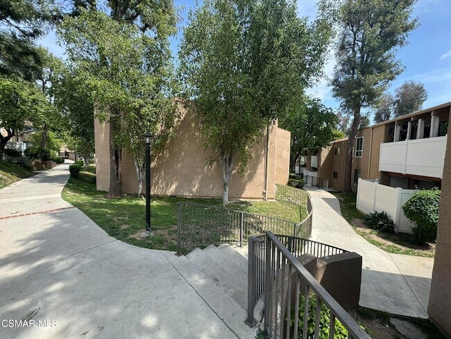 Building Photo - 10331 Lindley Ave