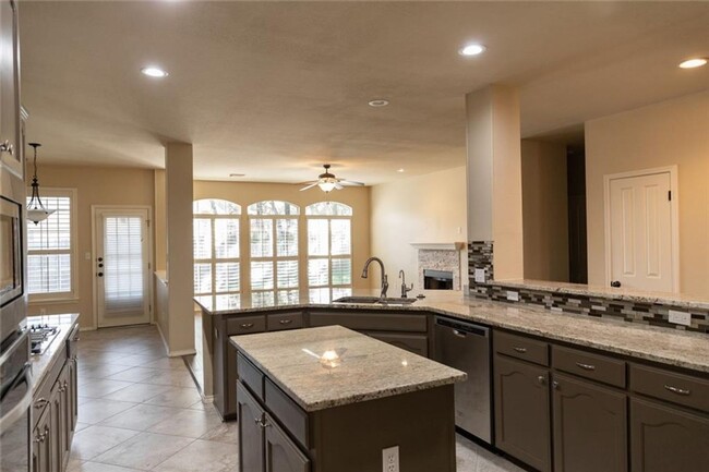 Building Photo - Stunning 4-Bedroom Single Family Home Just...