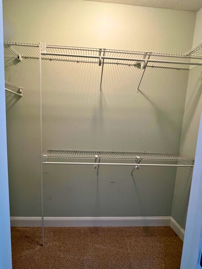 Building Photo - 4/2 with access to amenities, close to base!!