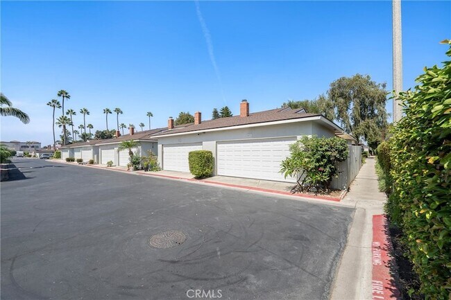 Building Photo - 8231 Deerfield Dr