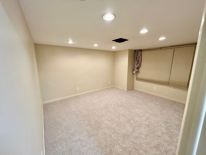 Building Photo - 1705 Alder Dr