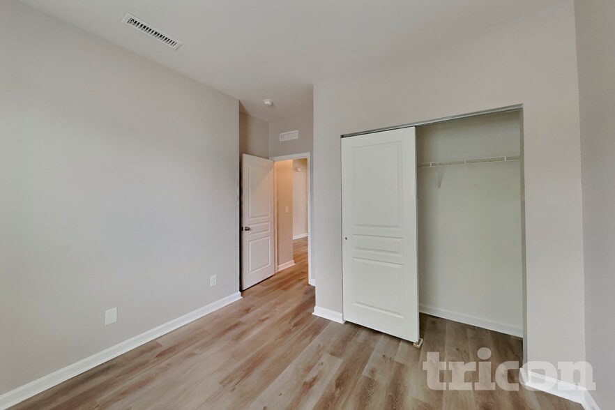 Building Photo - 923 Avondale Dr