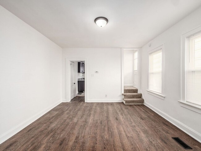 Building Photo - 1359 N 6th St