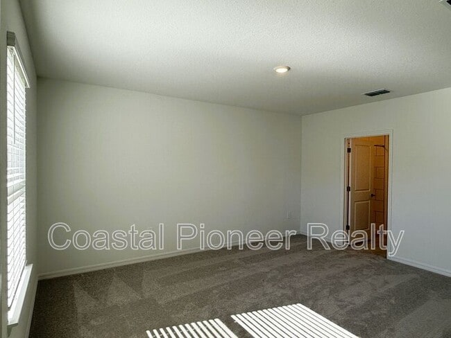 Building Photo - 17614 Pleasantview Blvd