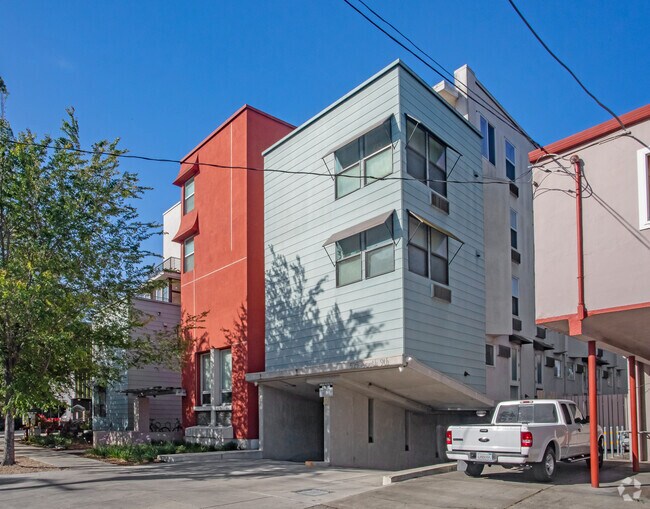 Building Photo - Casa Feliz Studios