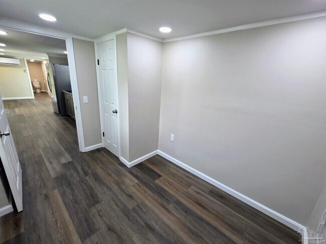 Building Photo - 8676 Sharon Ln