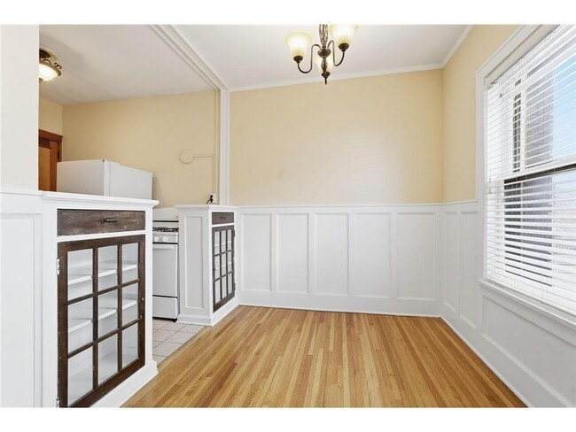 Building Photo - 2545 Garfield Ave