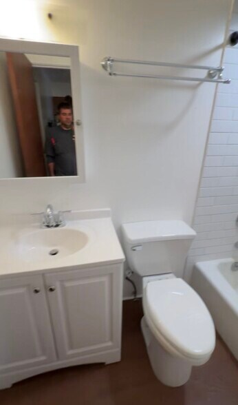 Building Photo - 288 Oxford Ave