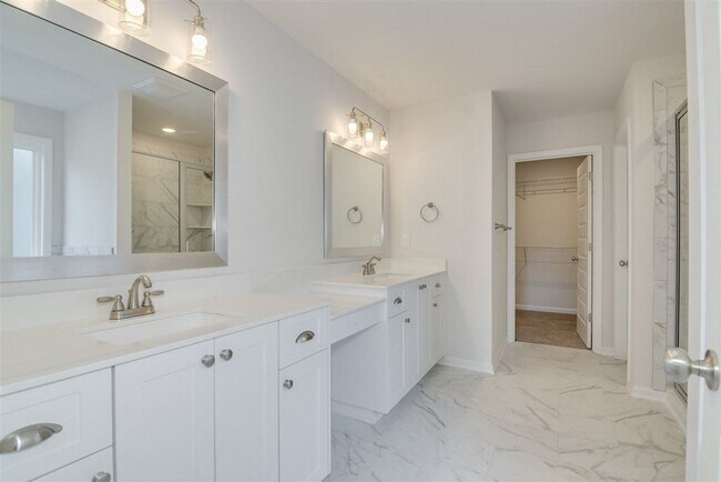 Building Photo - 5121 Huntley Trl