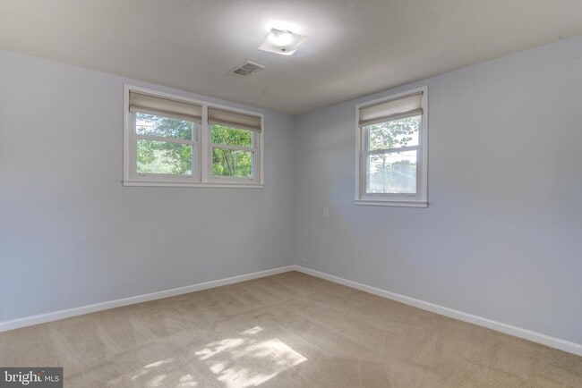 Building Photo - 8120 Drayton Ln