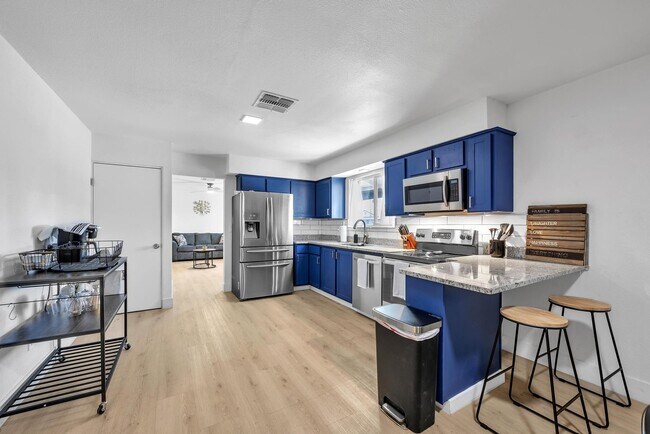 Building Photo - 1510 W 7th Dr