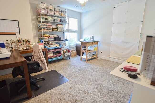 Building Photo - Pet Friendly Four Bedroom!