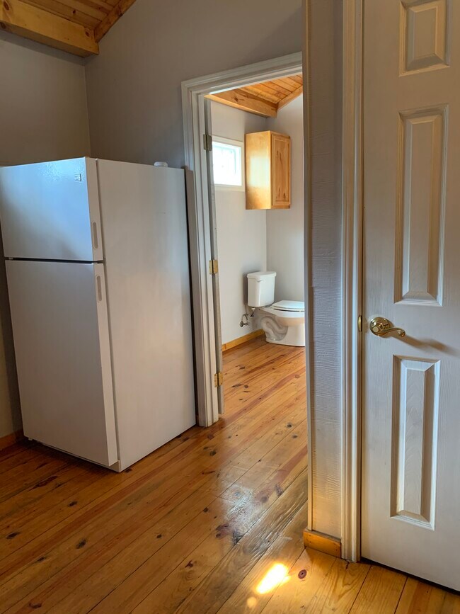 Building Photo - 1112 Cardinal St #104