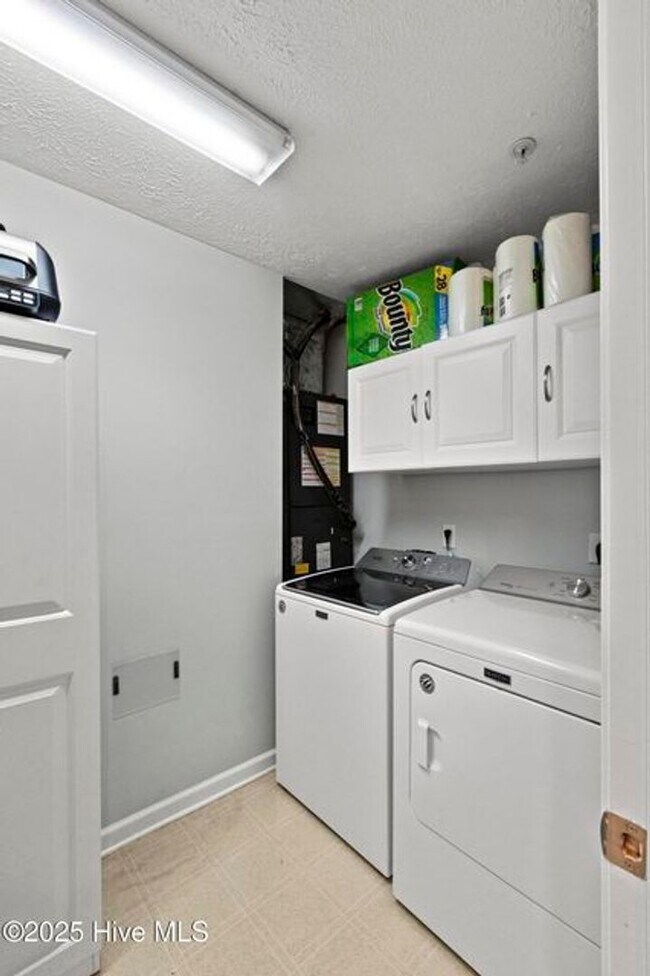 Building Photo - Fully furnished dream condo in Carolina Beach