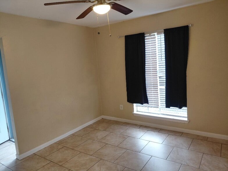 Building Photo - 5019 Tavenor Ln