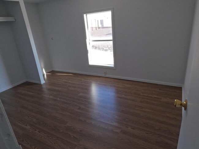 Building Photo - 806 Dawn Ln