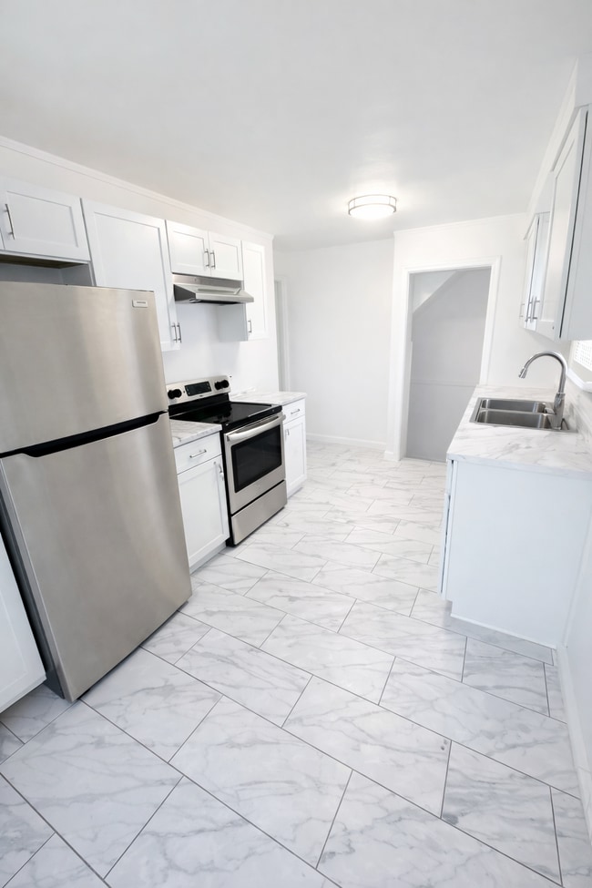 Building Photo - 14274 Kilbourne Ave