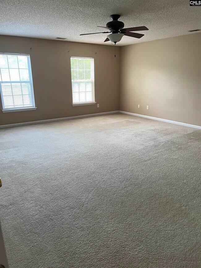 Building Photo - 361 Summer Bend Rd