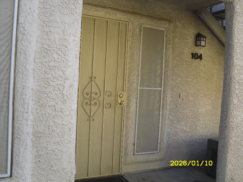 Building Photo - 5140 Mandalay Springs Dr