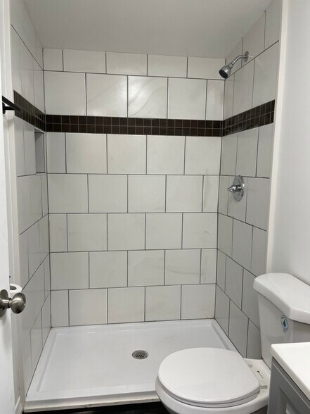 Building Photo - 620 W Sunset Dr