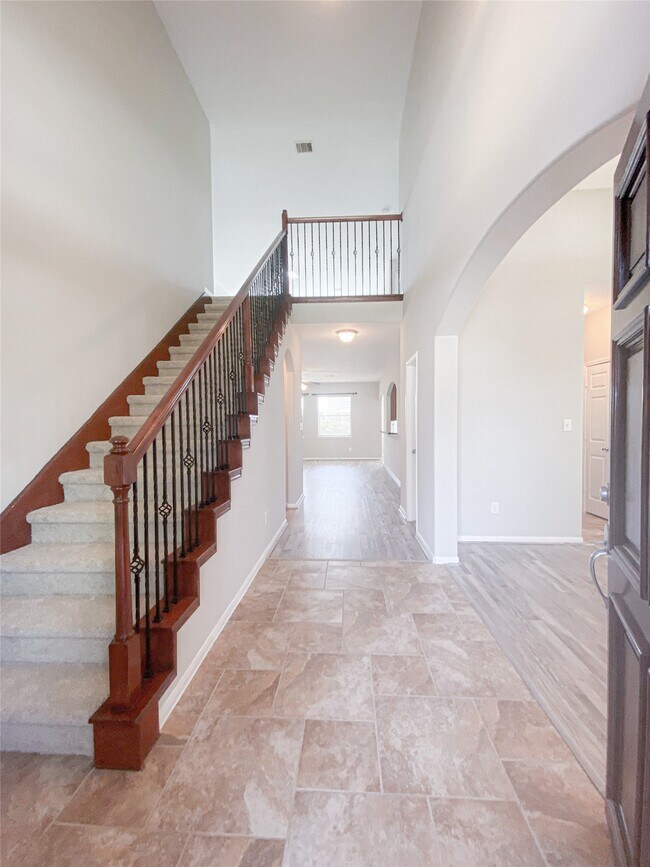 Building Photo - 6227 Carnaby Ln
