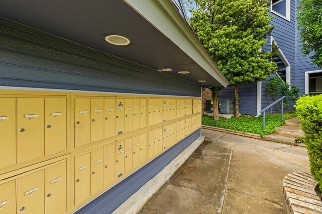 Building Photo - 2500 Burleson Rd