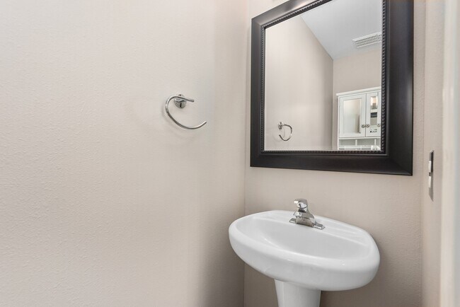 Building Photo - 19 Musk Rose Ct