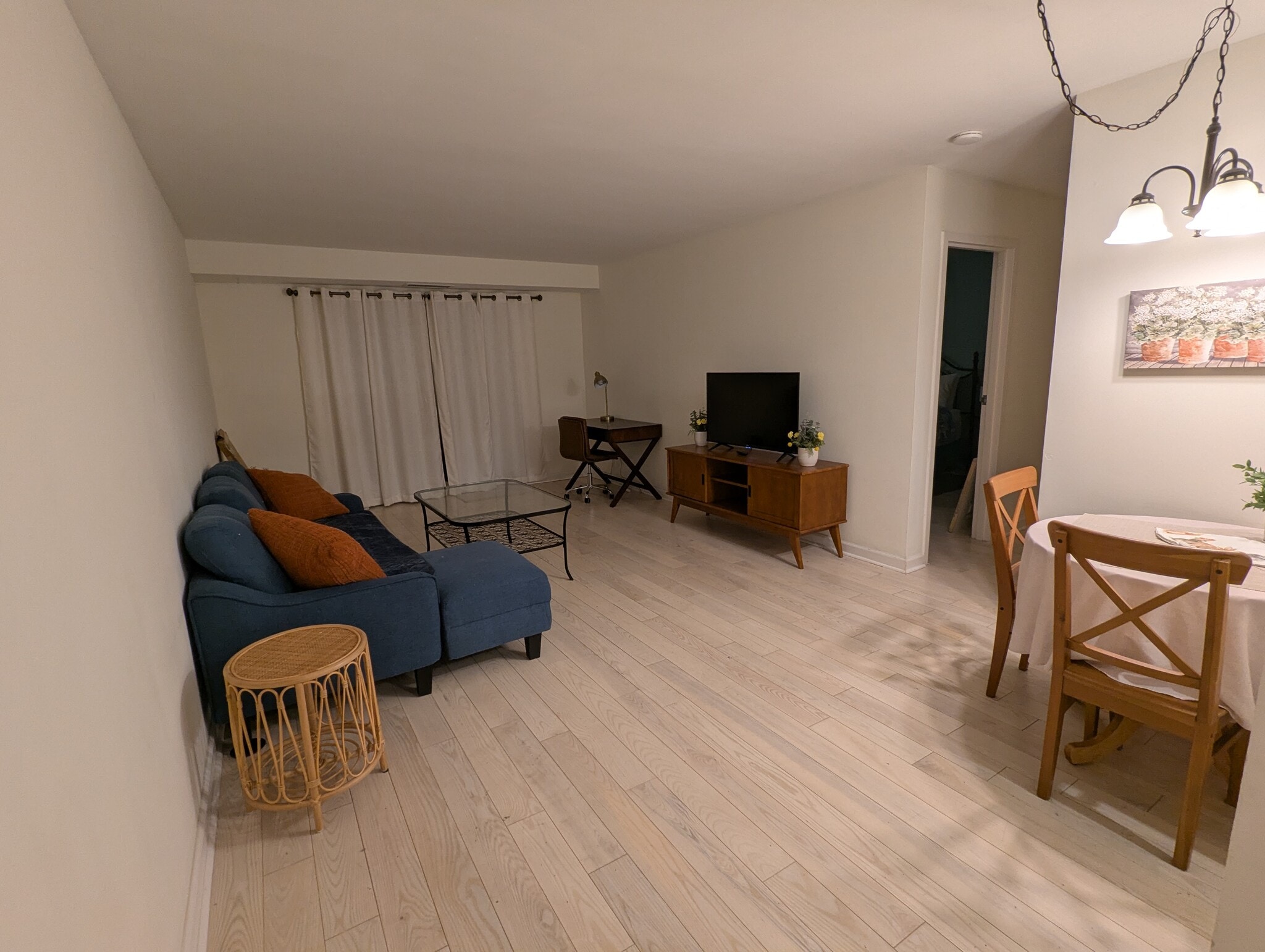 Living room viewed from entryway - 575 Thayer Ave