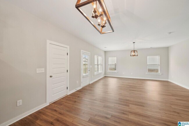 Building Photo - 559 Troubadour Ln